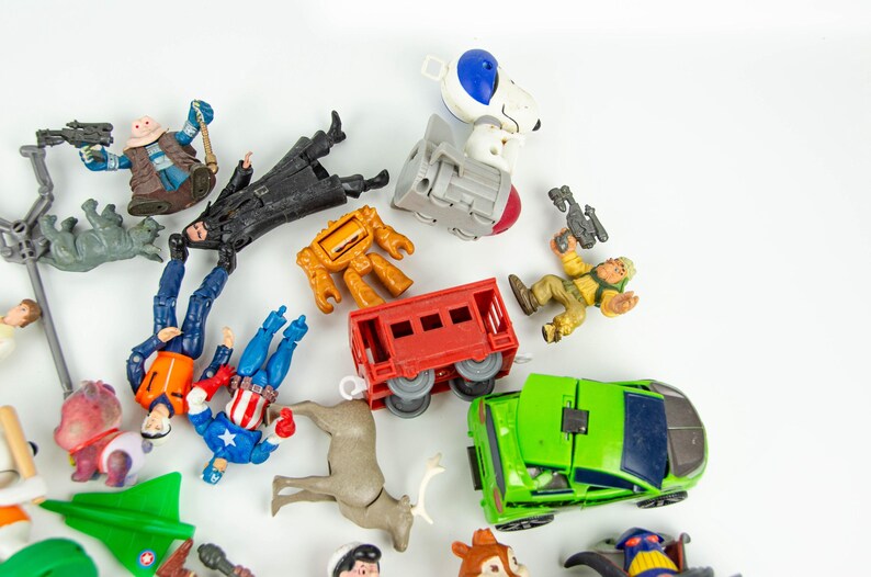 Lote de figuras de ação vintage: Superman, Star Wars, Snoopy, Vingadores, Capitão América imagem 4