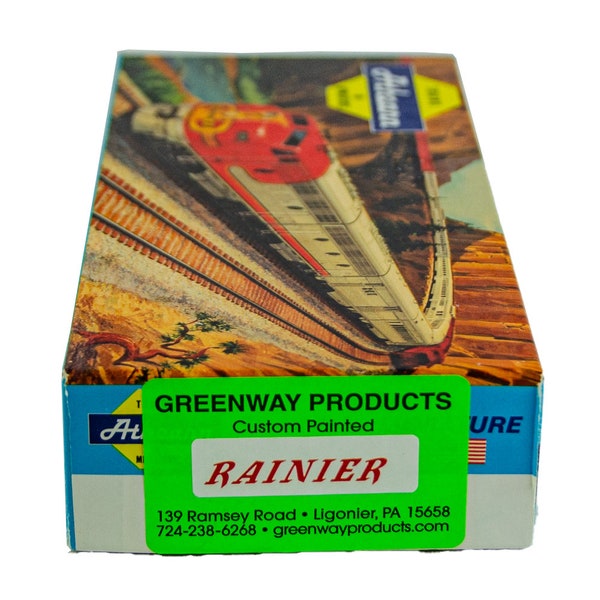 Athearn Greenway Custom Painted Reefer Rainier Beer 1:87 HOScale Model Train Kit