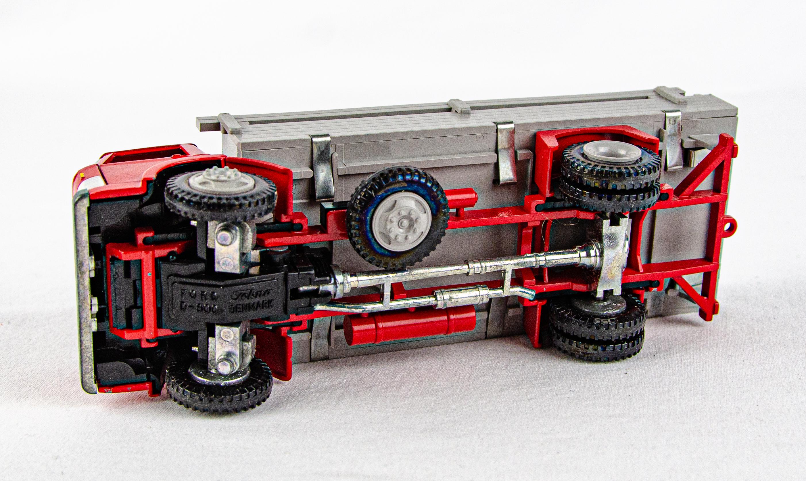 Tekno 915 Ford D-800 Extended Truck Denmark Red 1:43 Scale Diecast