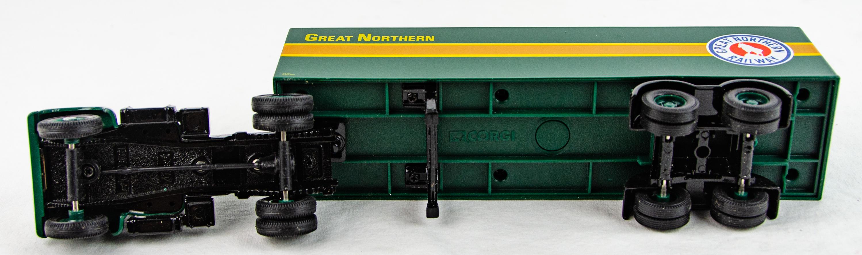 Corgi Fallen Flags 52301 Great Northern Railway Mack B Semi 1:50