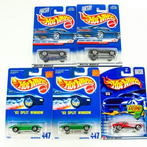 Lote de 5 carrinhos Hot Wheels antigos: Chevrolet Corvette Split Window 1963 (nº 447) e Corvette 1965.