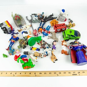 Lote de figuras de ação vintage: Superman, Star Wars, Snoopy, Vingadores, Capitão América imagem 6