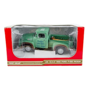 First Gear 1956 Ford F-100 Pickup Grandpa&#39;s Home Repair 1:25 Scale Diecast Truck