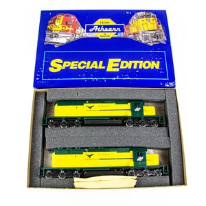 Athearn SE Special Edition HO SD40-2 Chicago NW Falcon Service Locomotive Set