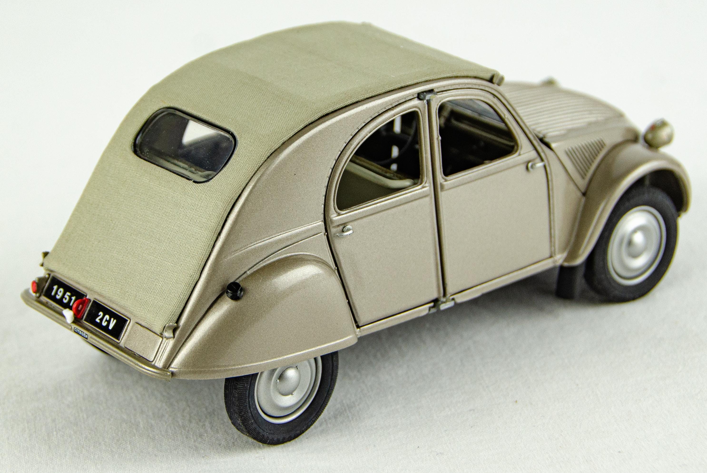 Franklin Mint 1951 Citroen 2CV Silver 1:24 Scale Diecast Model Car