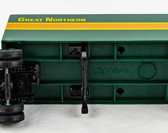 Corgi Fallen Flags 52301 Great Northern Railway Mack B Semi 1:50