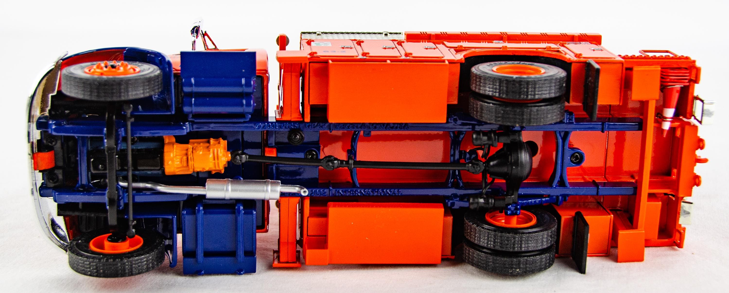 First Gear Komatsu International LT à l'échelle 1/34 moulé sous pression avec remorque Hydratail Ledwell (10-4156A