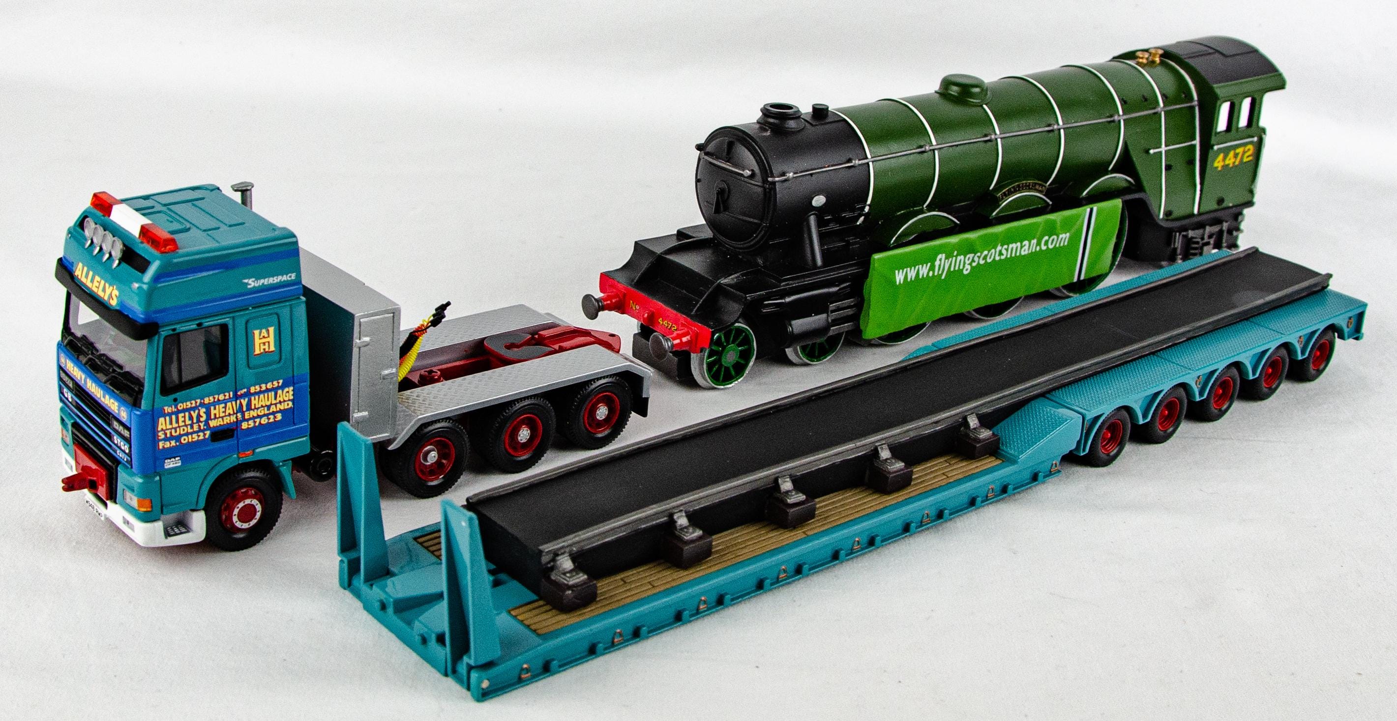 Corgi Heavy Haulage CC13203 DAF XF King Trailer & Locomotive 1:50
