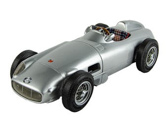 CMC 1954 Mercedes Benz W196 Monoposto Silberpfeil 1:18 Diecast Car 