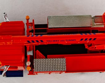 First Gear 1/34 Scale 19-2507 - International KB-8 Dry Goods Van