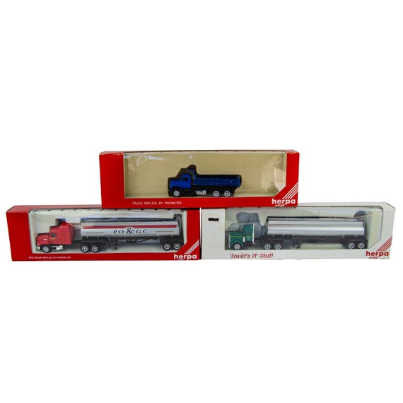 thumbnail image 2 of Herpa 052368 Traffic Safety Trailer Car Trailer – 1:87 H0 Scale, White Plastic, New In Box, Made In Germany 2 of 4