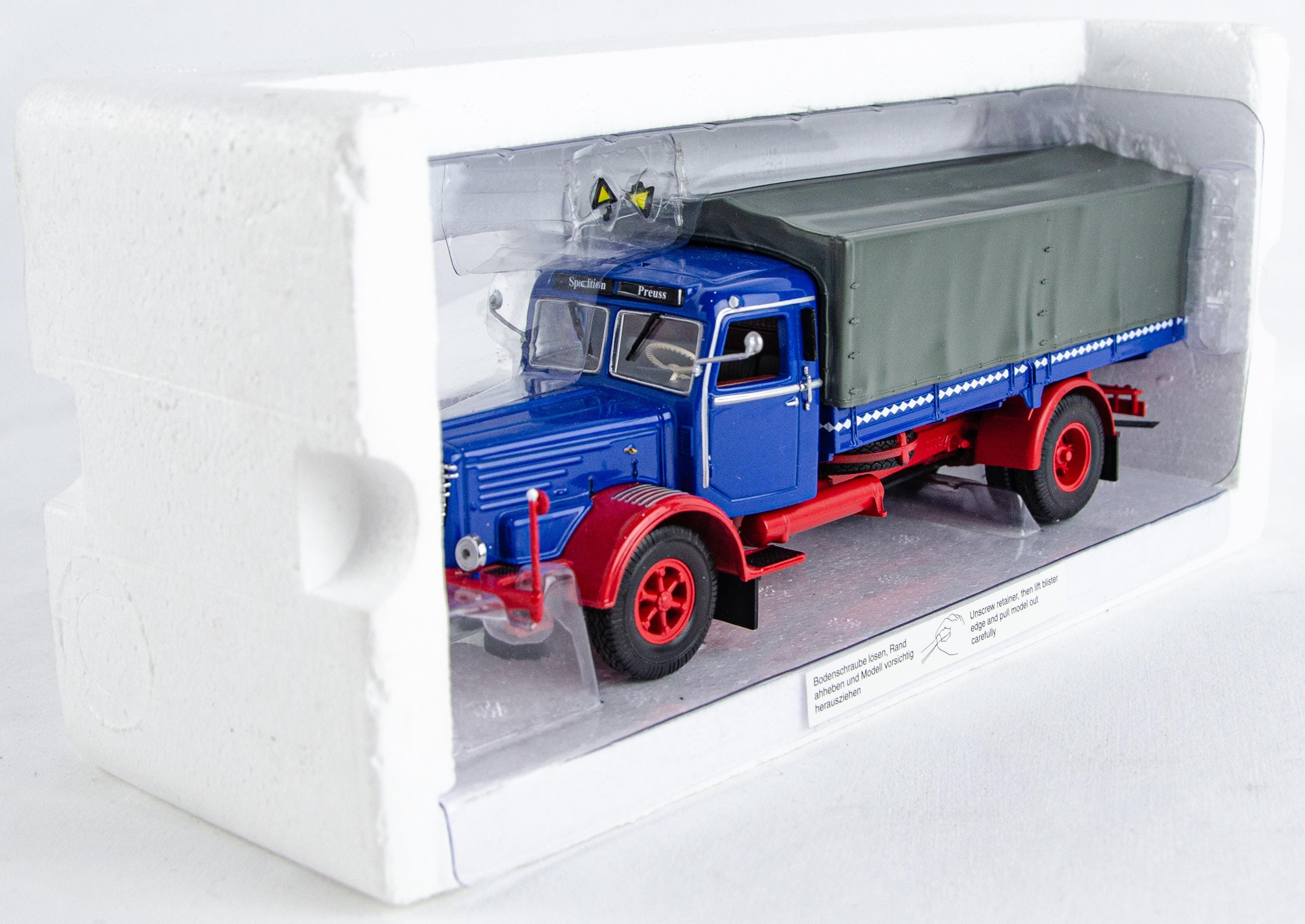 Minichamps 1:43 Scale Modell Büssing 8000S Canvas Diecast Model