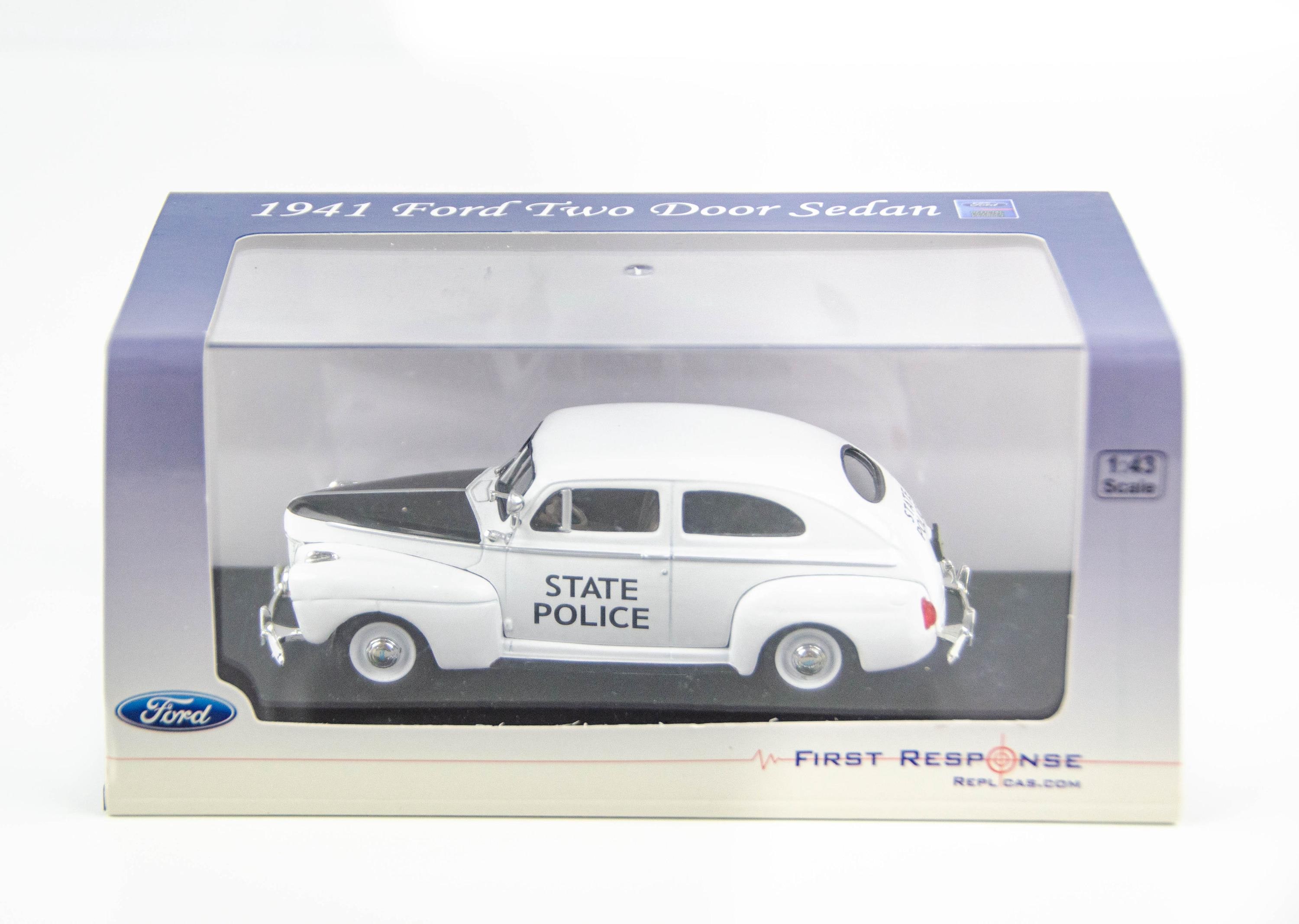 ファーストレスポンス フォードセダン1950クラシックNY州警察1/43