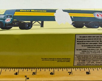 Corgi Fallen Flags 52301 Great Northern Railway Mack B Semi 1:50