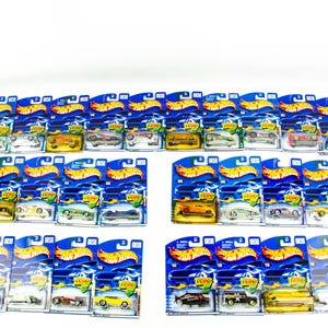 Vintage Hot Wheels Lot 2002 Komplette 4 Auto Mini-Sets 28 Autos insgesamt