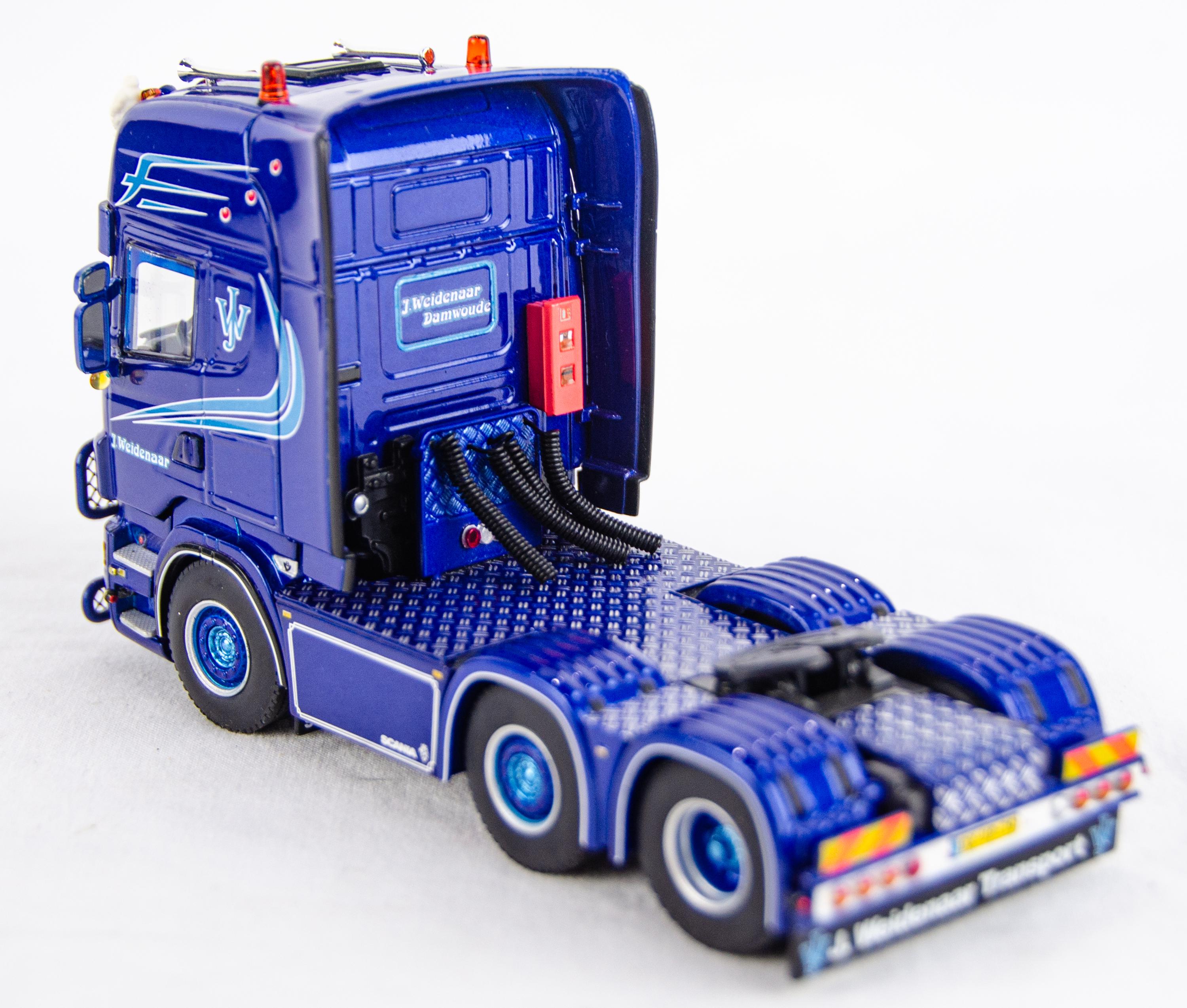 Amazon.co.jp: レア UNIVERSAL HOBBIES 1/50スケール SCANIA