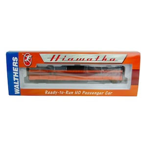 Walthers 1:87 HO Scale Hiawatha Twin Cities Express Model Train Car 932-9209