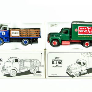 First Gear 1/34 1952 GMC Flatbed US Mail & 1957 International R190 Diecast Truck