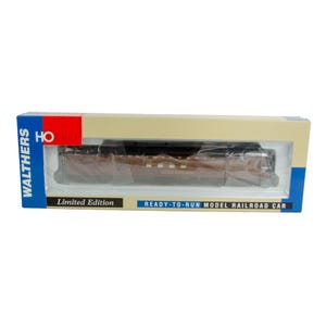 Walthers 1:87 HO Scale Pennsylvania Broadway Model Train Baggage Car 932-9700