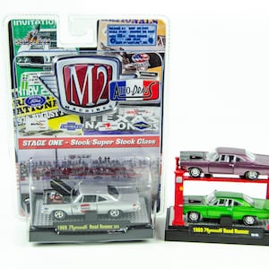 M2 Machines 1/64 Lot Auto-Lift 1969 Road Runner + Auto-Drags 1969 Plymouth