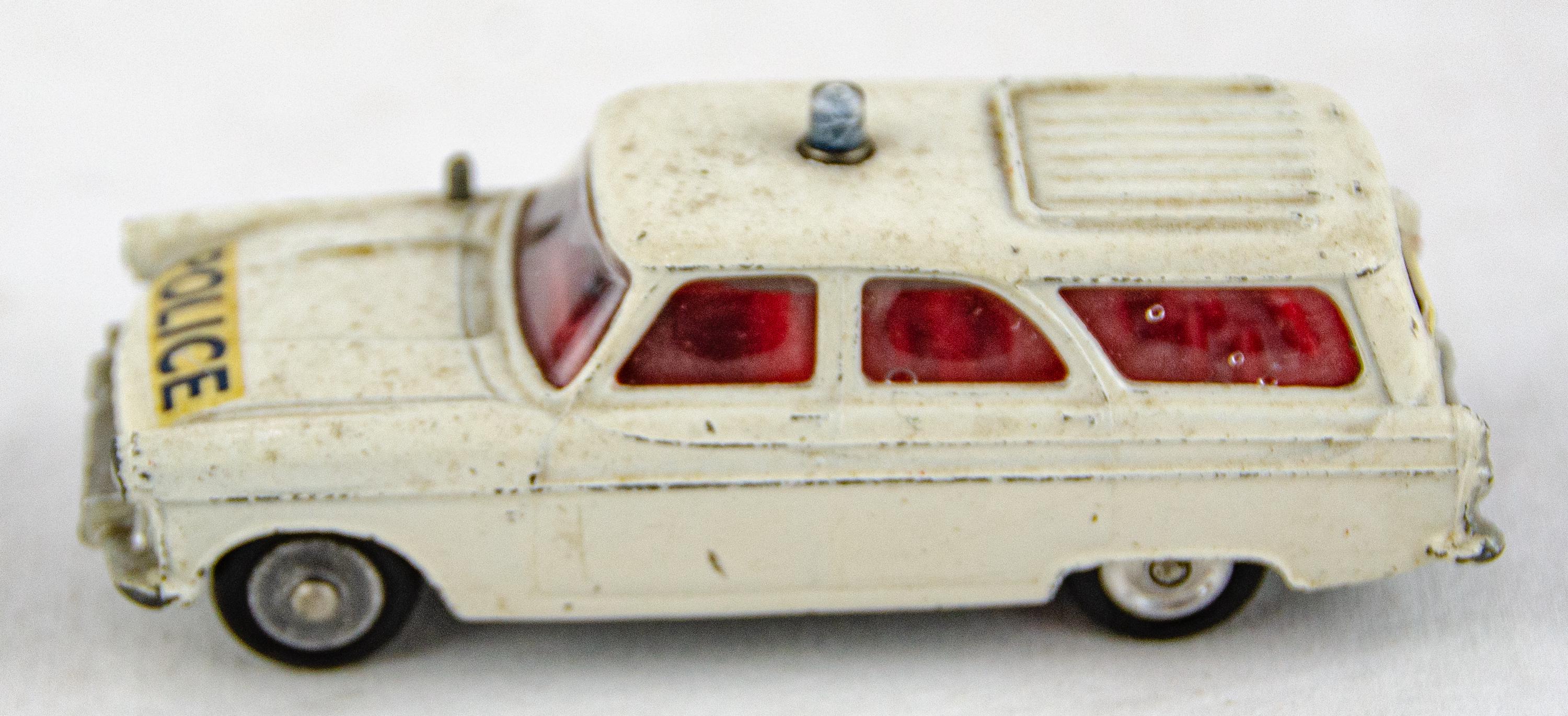 Corgi Ford Zephyr Police Autoroutes – Miniature 1/48 (Collection Ixo)