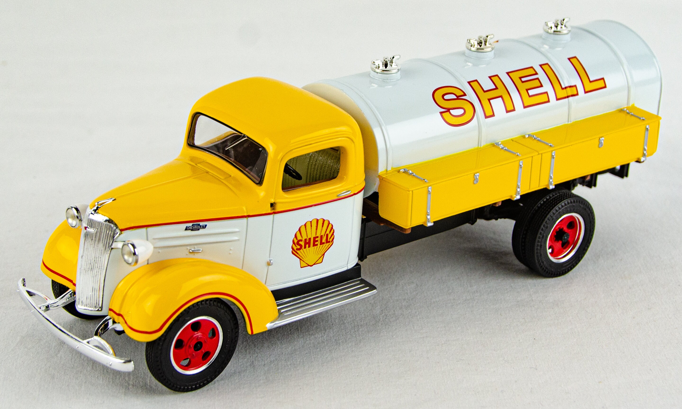 First Gear 1937 Chevrolet Tanker THS Shell Oil 1:34 Scale Diecast