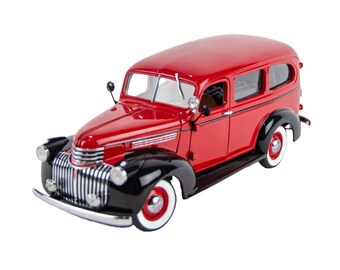 Danbury Mint 1:24 1946 Chevrolet Suburban Diecast Chevy Model Car