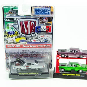 M2 Machines 1/64 Lot Auto-Lift 1969 Road Runner + Auto-Drags 1969 Plymouth