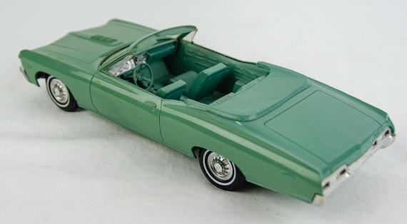 自動車 AMT 1967 Chevrolet SS 427 Convertible AMT 1:25 Scale 1967 Chevy Impala Convertible SS 427 Plastic