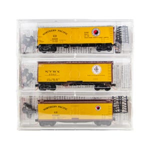 Lote com 3 vagões de carga para trens em escala N, escala 1:160, da Micro Train Lines.