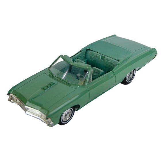 数量は多い  1967 Scale 1:25 AMT Chevy Plastic 427 SS Convertible Impala 自動車