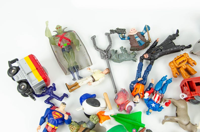 Lote de figuras de ação vintage: Superman, Star Wars, Snoopy, Vingadores, Capitão América imagem 3