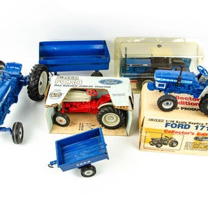 Ciągnik Ertl Ford 1/16 1710 Golden Jubilee 4600 815 Ford 1/32 846 Vesatile