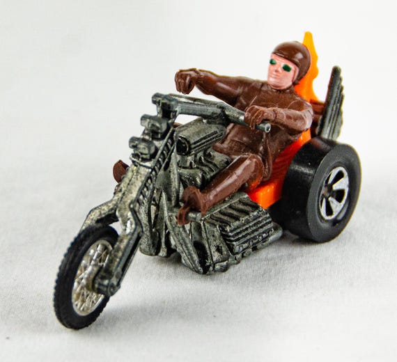 Hot Wheels RRRumblers Torque Chop Red Seat w/ Brown Driver