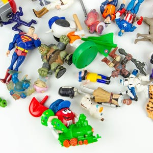 Lote de figuras de ação vintage: Superman, Star Wars, Snoopy, Vingadores, Capitão América imagem 2