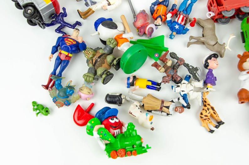 Lote de figuras de ação vintage: Superman, Star Wars, Snoopy, Vingadores, Capitão América imagem 2