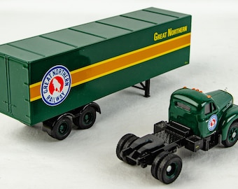Corgi Fallen Flags 52301 Great Northern Railway Mack B Semi 1:50