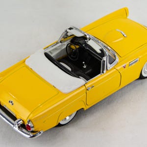 SS 7714 Chine CN Ford Thunderbird 1955 jaune capote blanche 1/24