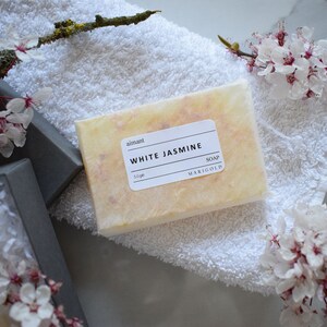 Luxury Organic Letterbox Spa Gift Set white jasmine soap