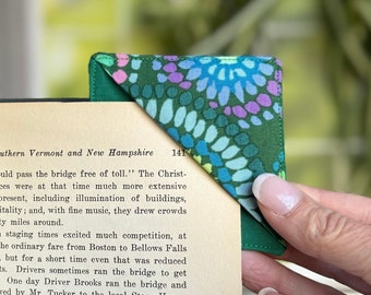 Green Corner Bookmark, Booktrovert Gift, Bookish Aesthetic Book Marker, Handmade Unique Reading Decor, Cute Page Marker, Gift for Mentor
