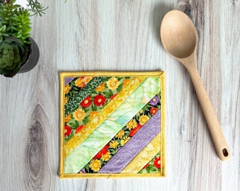 Yellow Floral Potholder, Kitchen Trivet for Hot Dishes, Flower Potholder for Counters and Tables, Handmade Unique Pot Holder, Hot Pad Trivet