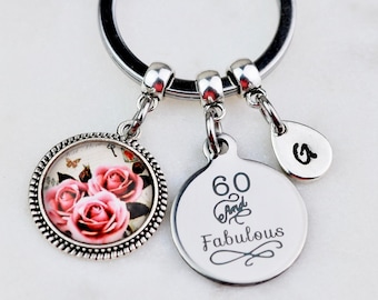 Chaveiro de 60º aniversário: cabochão floral, pingente inicial personalizado