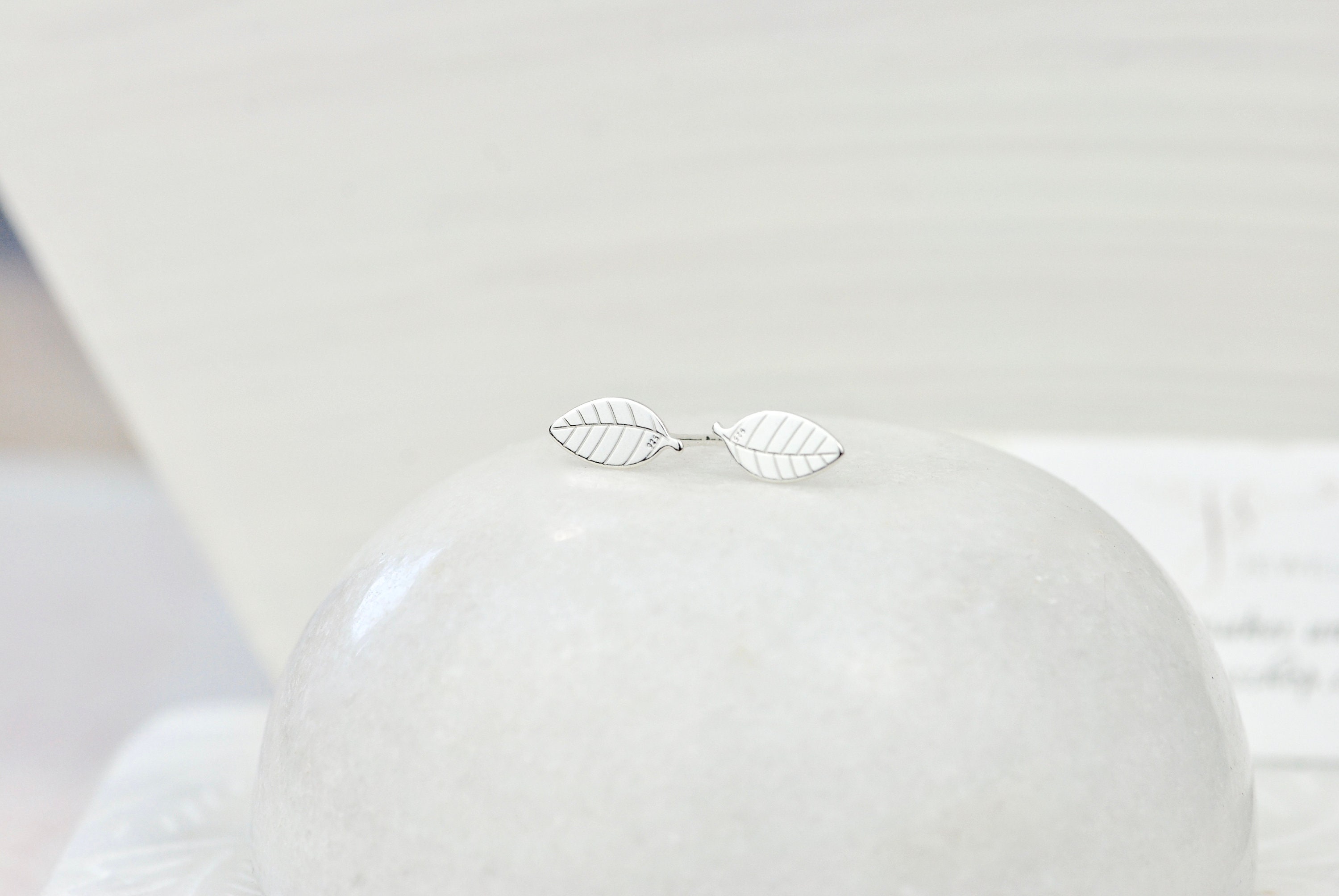 Orecchini Passanti Per Lobo A Forma Di Foglia - Argento Sterling 925