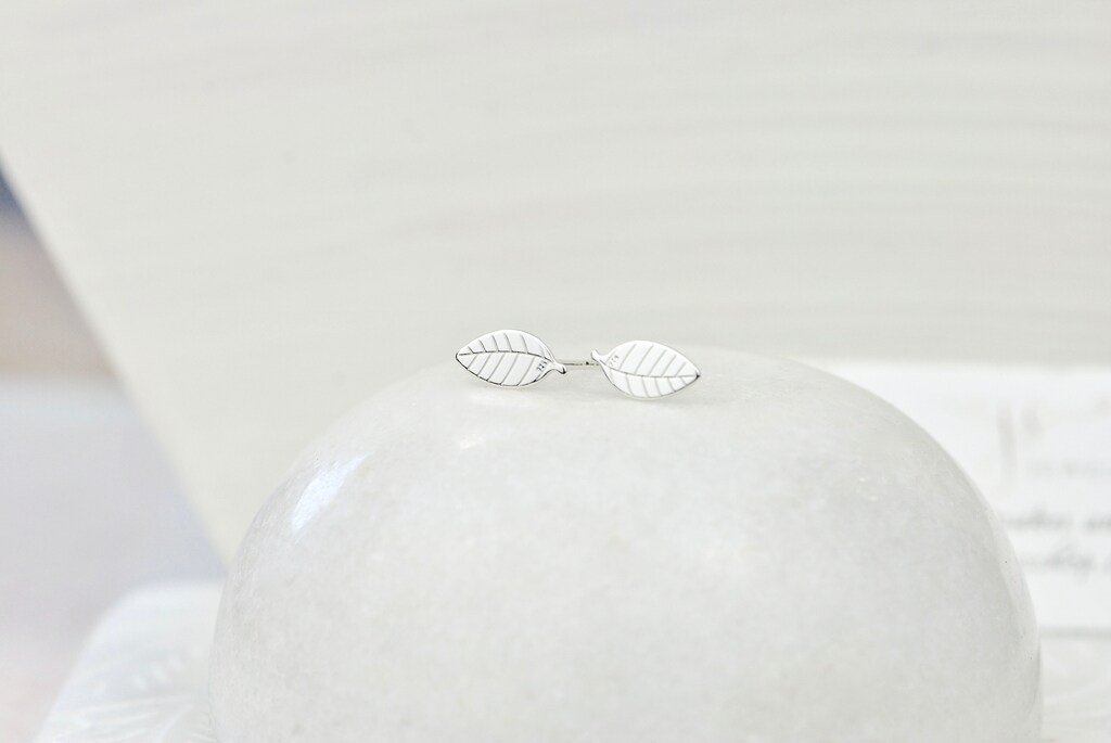 Orecchini Passanti Per Lobo A Forma Di Foglia - Argento Sterling 925