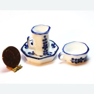 Dollhouse Miniature Ceramic Chamber Pot Set in Blue and White