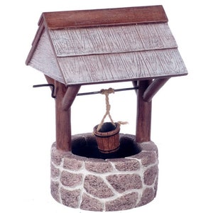 Dollhouse Miniature Fieldstone Wishing Well by Town Square Miniatures
