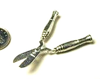 Dollhouse Miniature Polished Pewter Working Garden Shears by Warwick Miniatures