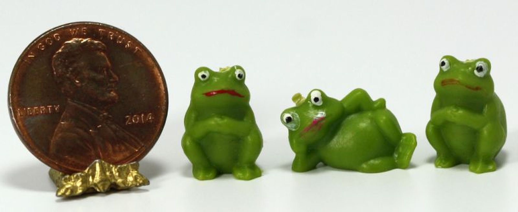 Set of 3 Dollhouse Miniature Adorable Garden Frogs #D1642-42 3 