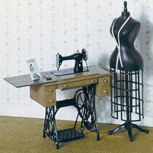 Dollhouse Miniature Chrysnbon Sewing Machine Kit