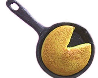 Dollhouse Miniature Skillet Corn Bread in a Pan  by Carradus Miniatures